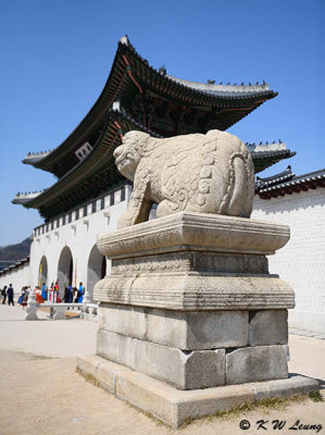 Gwanghwamun and Haechi statue DSC_2790