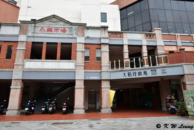 Yongle Fabric Market & Dadaocheng Theater DSC_5833