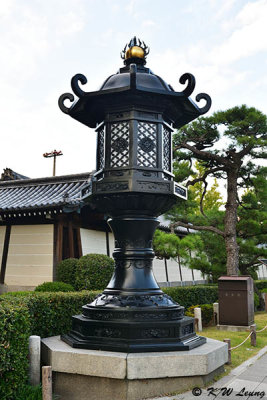 Bronze lantern DSC_2259