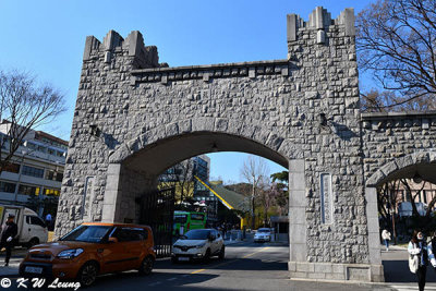 Entrance of Kyung Hee University DSC_2566