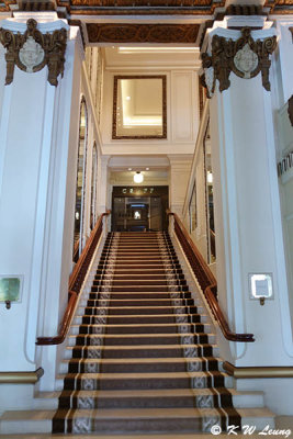 Grand Lobby Staircase of The Peninsula Hong Kong DSC00338