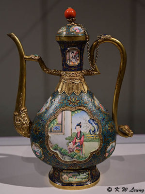 Ewer with figures and flowers in a cartouche DSC_6142