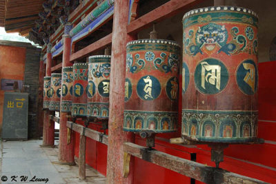 Prayer wheels in Ta'er Monastery