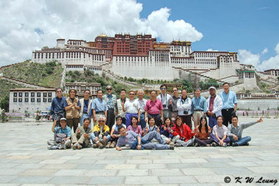 Group photo in Potala Palace Square 02