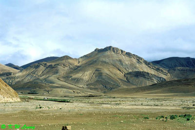Scenery on the way from Tingri to Shigatse 01