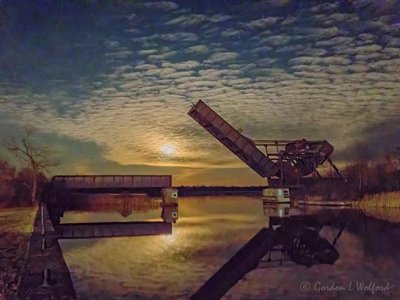 Setting Beaver Moon Beyond Bascule Bridge DSCN41993