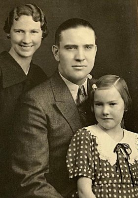 Grandma Nellie, Grampa Schoonover & Evelyn