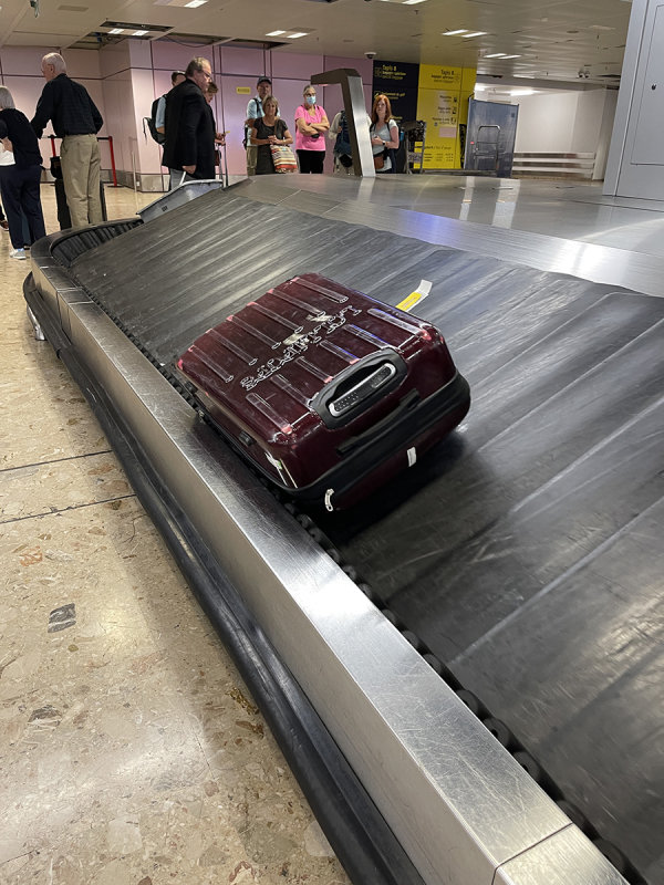 GVA - Geneva, Switzerland - No luggage