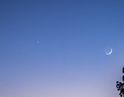 Mars, Venus and the Waxing Crescent Moon setting