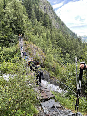 Crossing the Bionnassay torrent