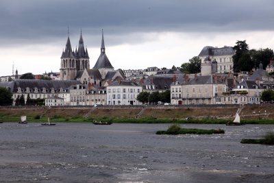 L'glise Saint-Nicolas, le chteau, la Loire