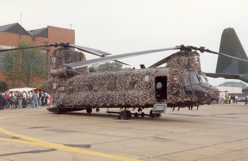 RAF Chinook HC1 ZA710 EV 7 Sqn a.jpg