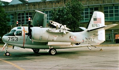USN C-1A 136753 NAF Mildenhall.jpg