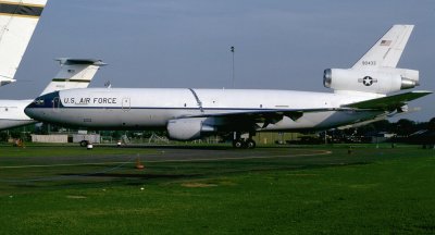 USAF KC-10A 90043 2 BW.jpg