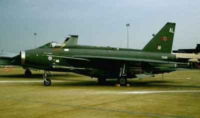 RAF LIghtning F6 XS909 AL 5 Sqn a.jpg