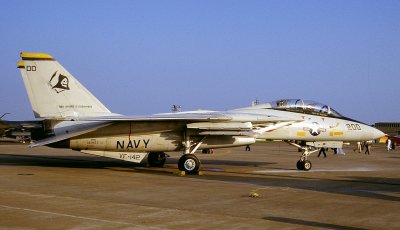 USN F14A 161422 AG-200 VF-142 a.jpg