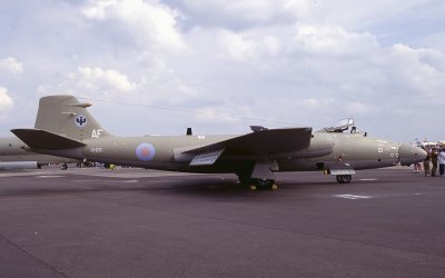 RAF CANBERRA PR9 XH131 AF 39 SQN.jpg