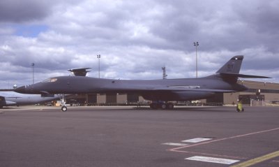 USAF B-1B 60123 DY 7 WG.jpg