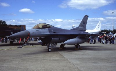 USAF F-16C 92406 AV 31 FW.jpg
