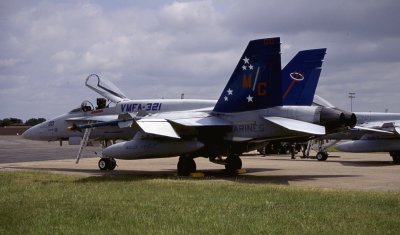 USMC FA-18A 161960 MG-00 VMFA-321 C.jpg