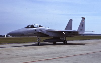 F-15B 40137 TY 325 FWW.jpg