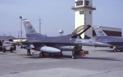 F-16C 41260 SW 363 TFW.jpg
