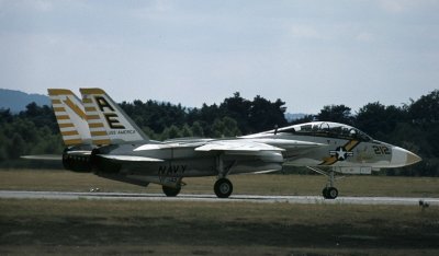 USN F14A 159449 AE-212 VF142m.jpg