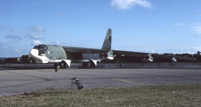 USAF B-52G 76484  2 BWb.jpg