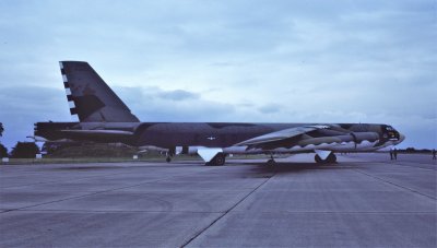 USAF B-52H 00057 5D.C 410 BW.jpg