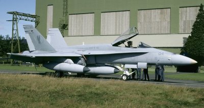 03-09-1986 FA18A 162457 VE-04 VMFA-115a.jpg
