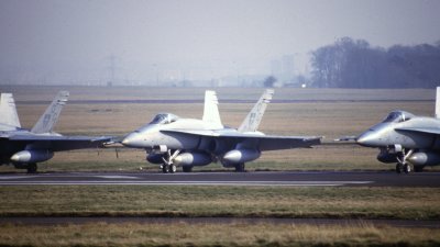 12-03-1987 FA18A VMFA-122d.jpg