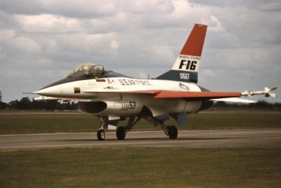 USAF YF-16 01567.jpg