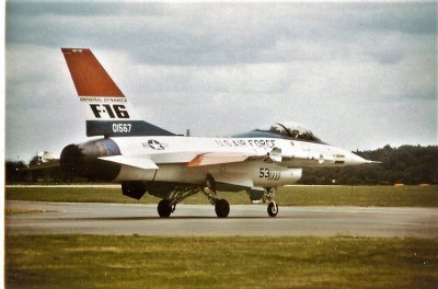 USAF YF-16 01567b.jpg