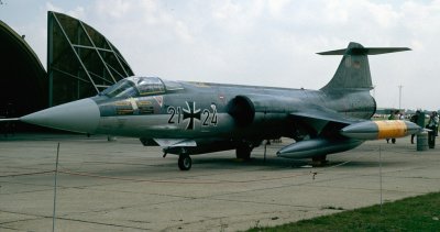 WGN F-104G 21+24 MFG 2b.jpg