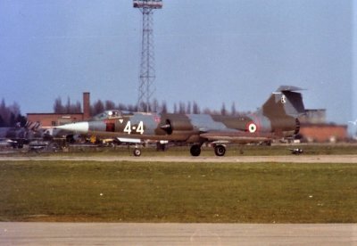 April 1977 F-104S MM6770 4-4.jpg