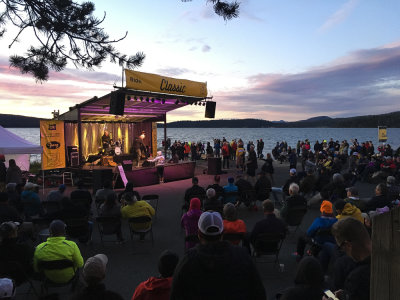 Stage at Diamond Lake
