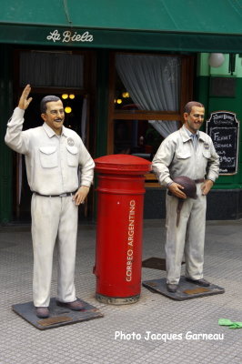 Devant le caf bar La Biela, Buenos Aires, Argentine - IMGP0401.JPG