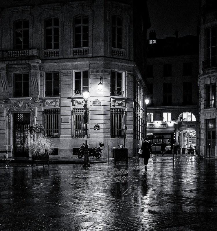 Paris, place des Petits Pres