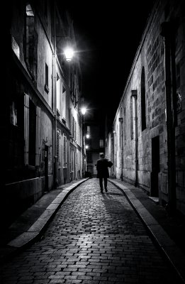 narrow streets of old Paris
