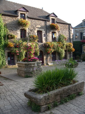 Rochefort-en-Terre Place Centrale