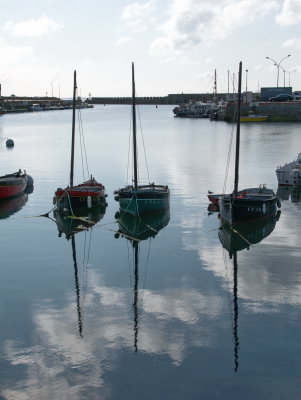 Petits voiliers au port de Lesconil
