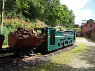 Electric HADIR engine transporting iron ore buggy