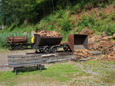 Iron ore buggy mechanism