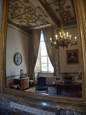 Magnificent stucco reflected in the mirror of the drawing room