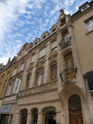 Another stylish building along rue de l'Alzette