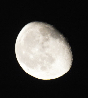 The Moon - 4th November 2020 - Waning Gibbous at 84.5% -  9.10 pm (GMT +1) res.jpg