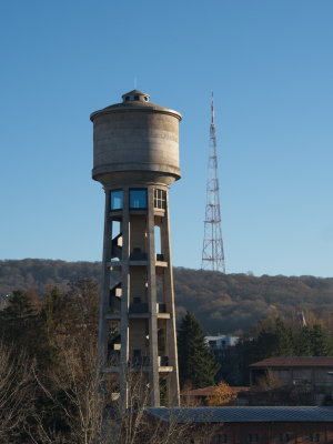 Water reservoir and RTL television mast