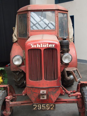 Schlüter tractor