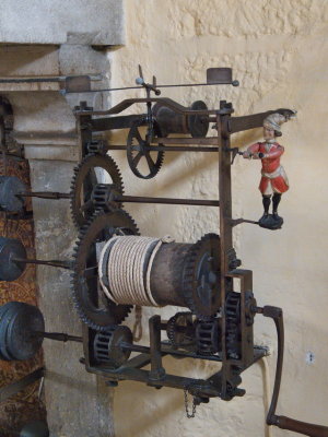 Spit mechanism for roasting meat