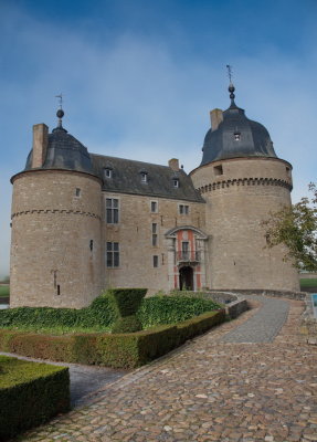 Château de Lavaux-Ste-Anne main entrance